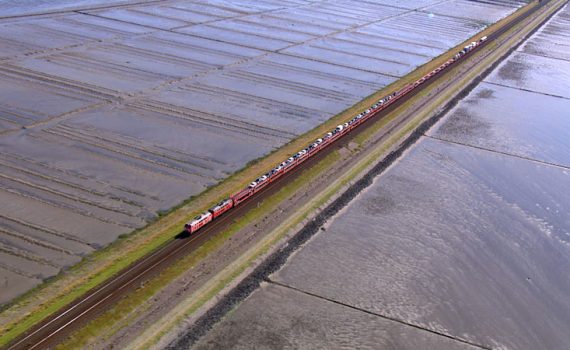 Die Nordsee von oben, Hindenburgdamm, ein Film von Silke Schranz und Christian Wüstenberg