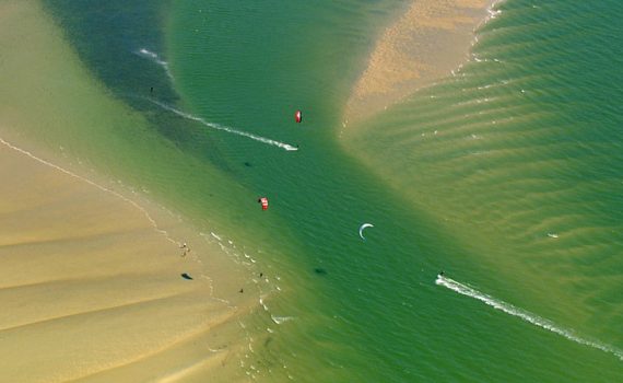 Die Nordsee von oben, Kitesurfer, ein Film von Silke Schranz und Christian Wüstenberg